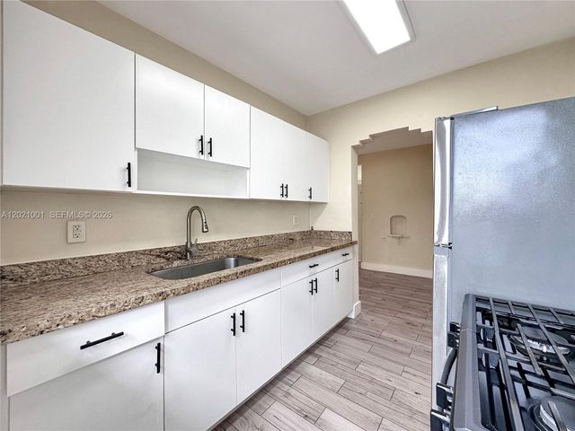 965 Bay Dr 2, Miami Beach, FL 33141