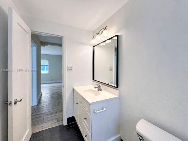 965 Bay Dr 2, Miami Beach, FL 33141
