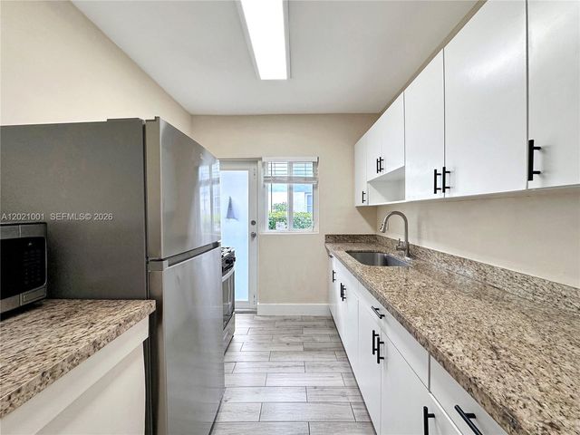 965 Bay Dr 2, Miami Beach, FL 33141