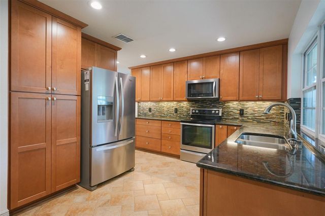 1304 SANDALWOOD DRIVE, Plant City, FL 33563