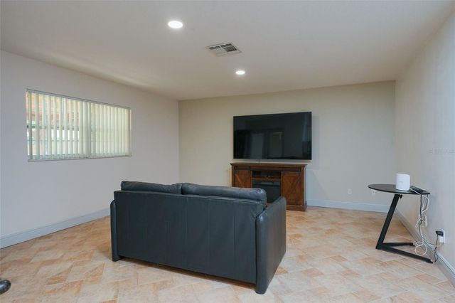 1304 SANDALWOOD DRIVE, Plant City, FL 33563