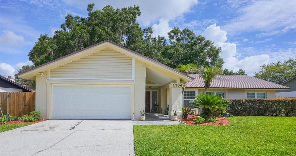 1304 SANDALWOOD DRIVE, Plant City, FL 33563