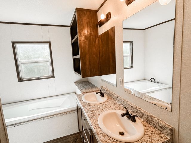157 S Redbird Lane, Eufaula, OK 74432