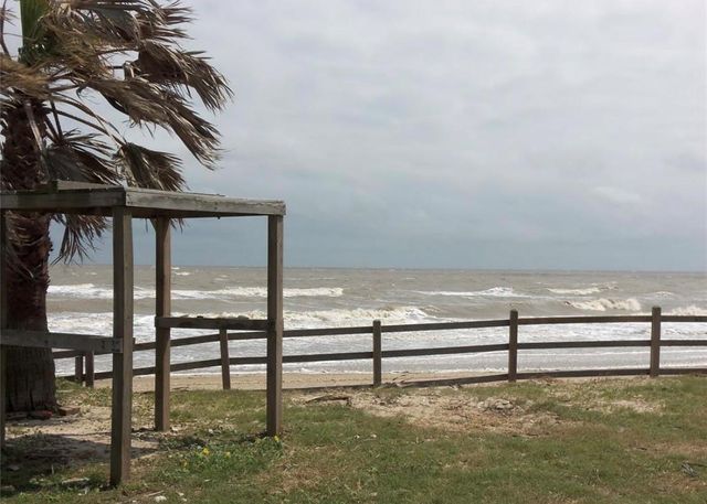 971 Caplen Street, Gilchrist, TX 77617