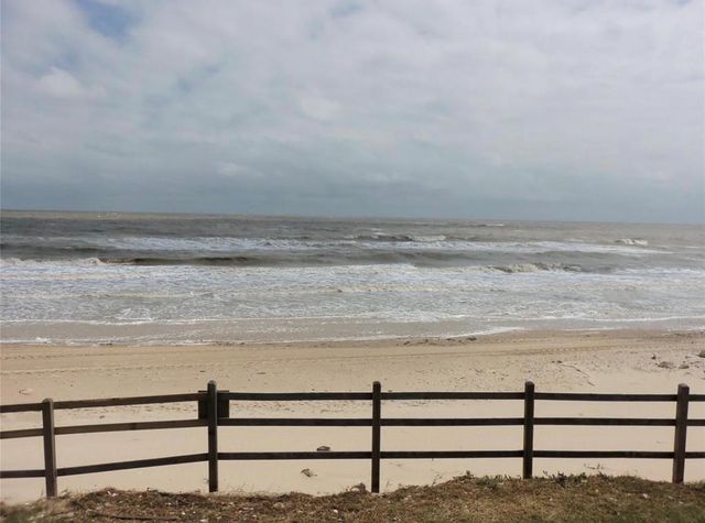 971 Caplen Street, Gilchrist, TX 77617