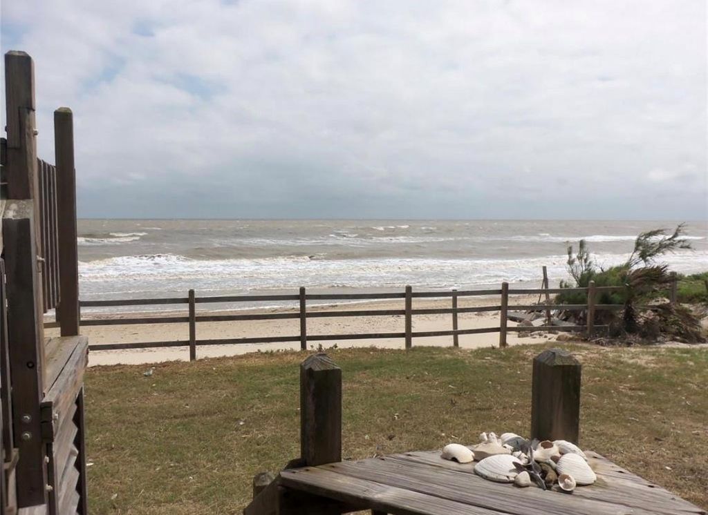 971 Caplen Street, Gilchrist, TX 77617