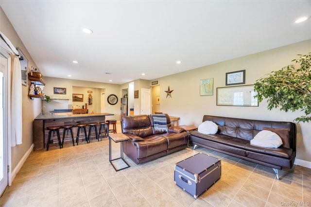 158 South Street, Manorville, NY 11949