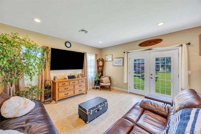 158 South Street, Manorville, NY 11949