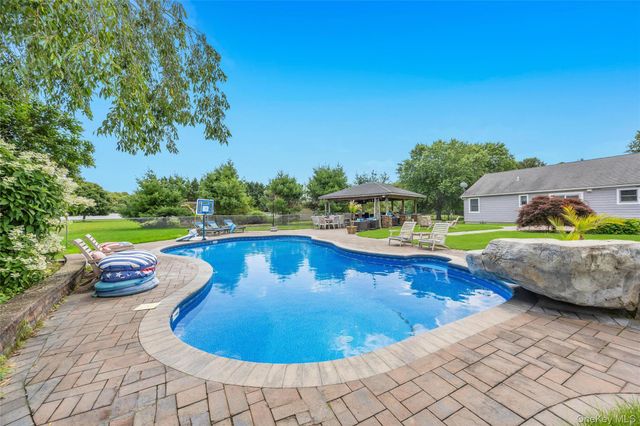 158 South Street, Manorville, NY 11949