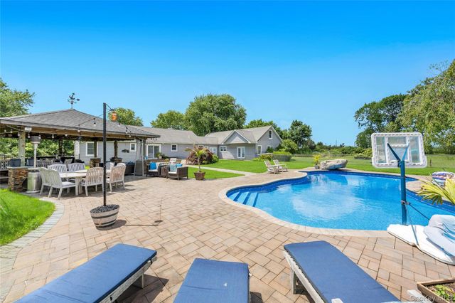 158 South Street, Manorville, NY 11949
