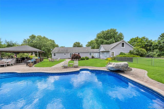 158 South Street, Manorville, NY 11949
