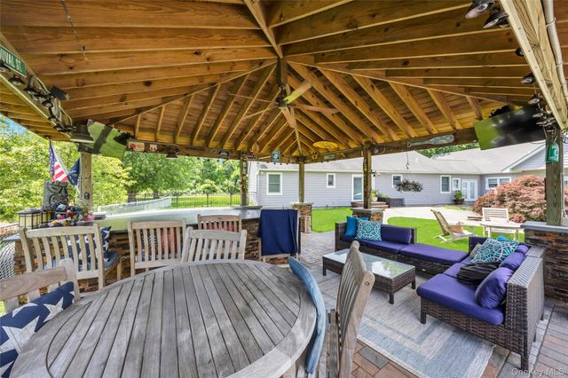 158 South Street, Manorville, NY 11949