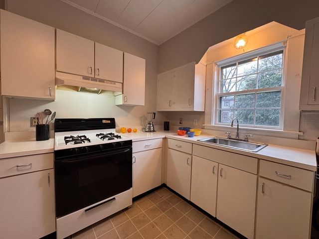 68 Cottage 68, Newton, MA 02464