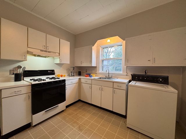 68 Cottage 68, Newton, MA 02464