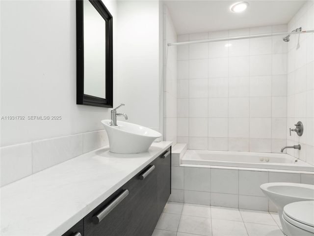 2950 NE 188th St 225, Aventura, FL 33180