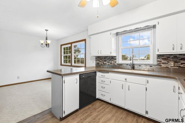 2510 S 49th Street, Omaha, NE 68106