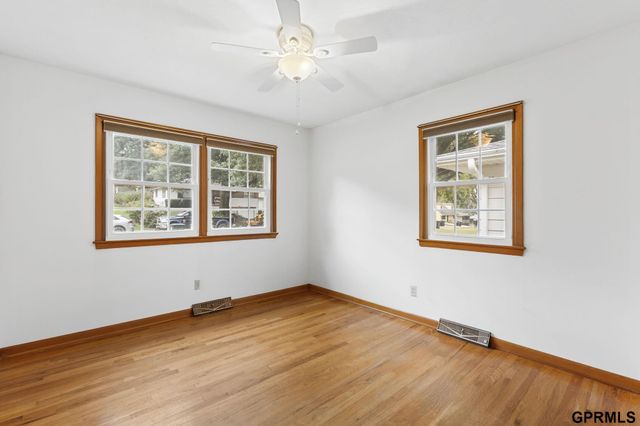 2510 S 49th Street, Omaha, NE 68106