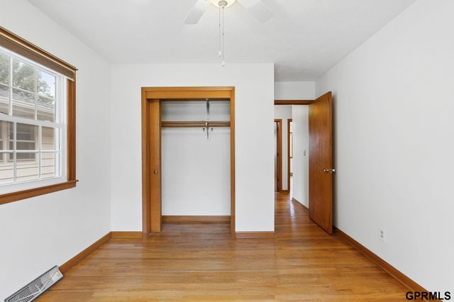 2510 S 49th Street, Omaha, NE 68106