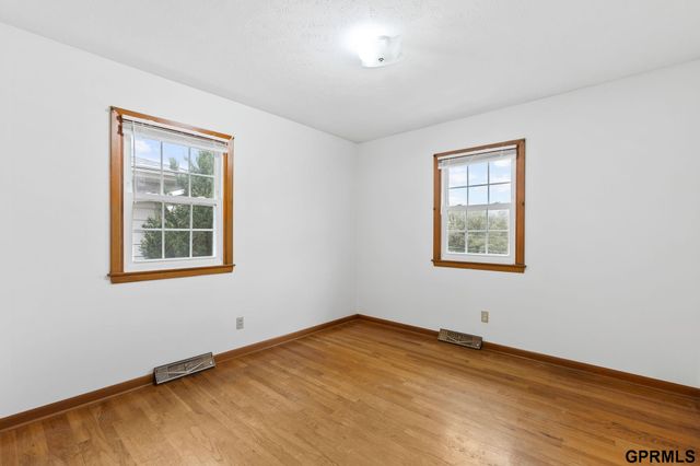 2510 S 49th Street, Omaha, NE 68106