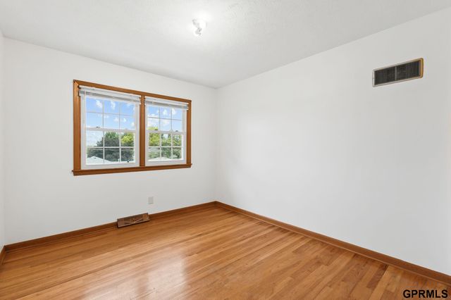 2510 S 49th Street, Omaha, NE 68106