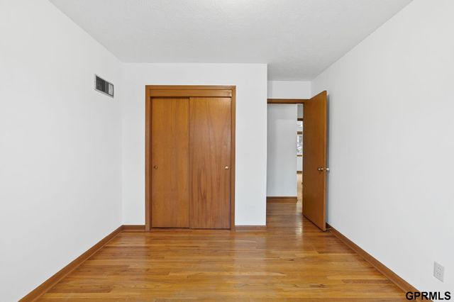 2510 S 49th Street, Omaha, NE 68106