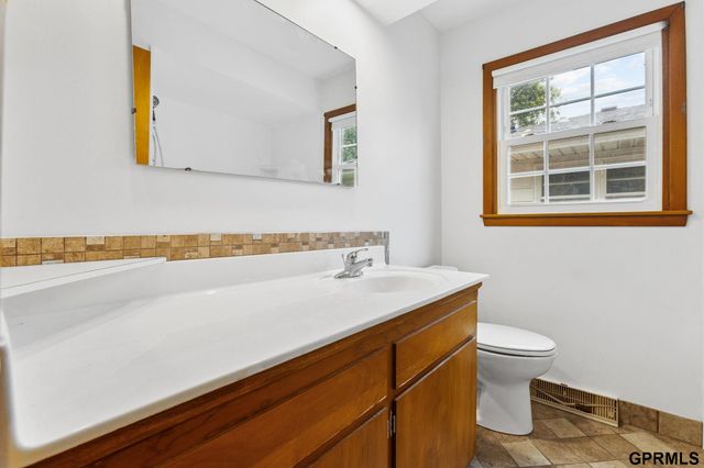 2510 S 49th Street, Omaha, NE 68106