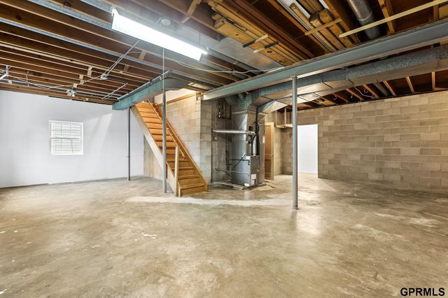 2510 S 49th Street, Omaha, NE 68106