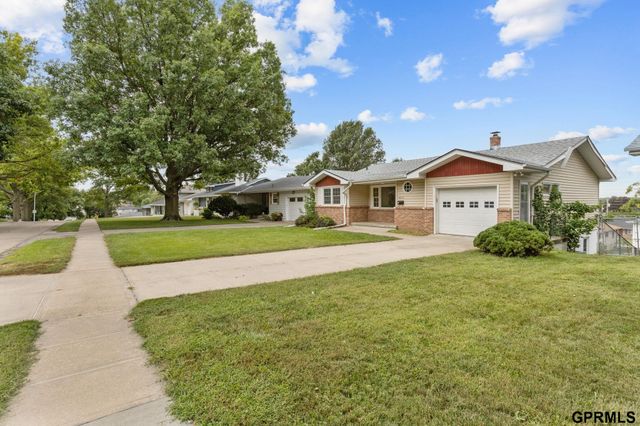 2510 S 49th Street, Omaha, NE 68106
