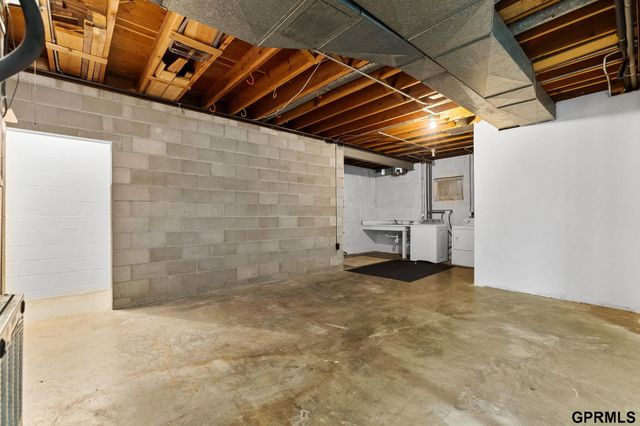 2510 S 49th Street, Omaha, NE 68106