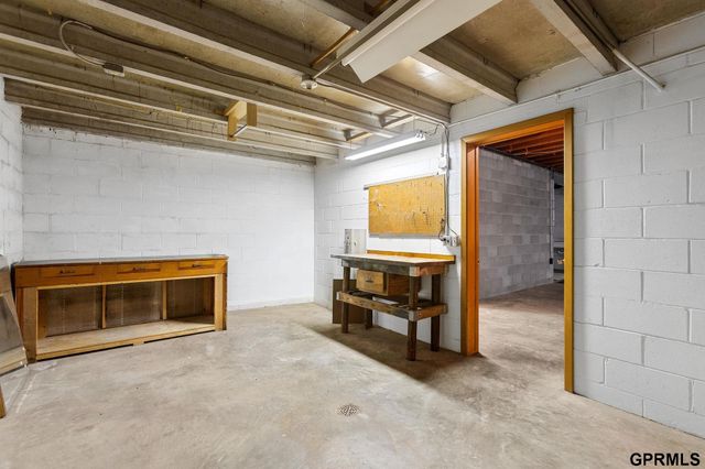 2510 S 49th Street, Omaha, NE 68106