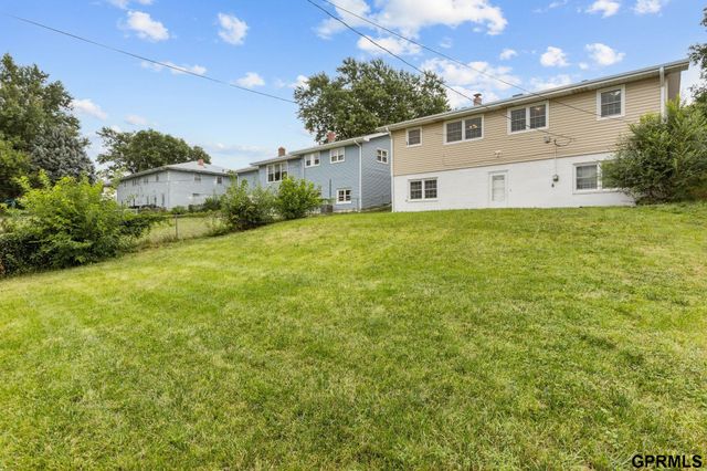 2510 S 49th Street, Omaha, NE 68106