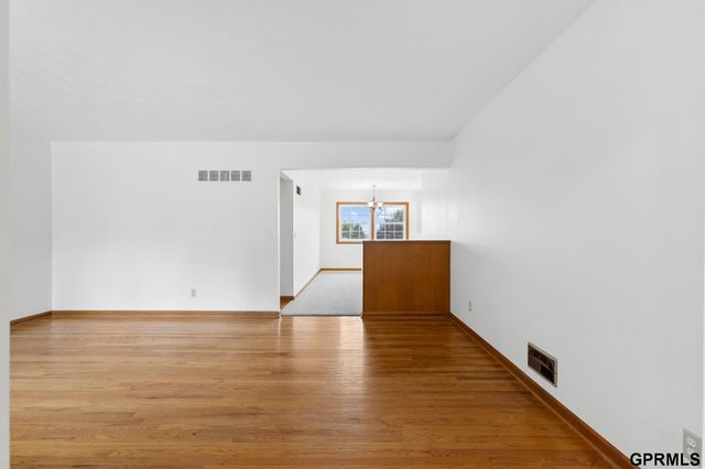 2510 S 49th Street, Omaha, NE 68106