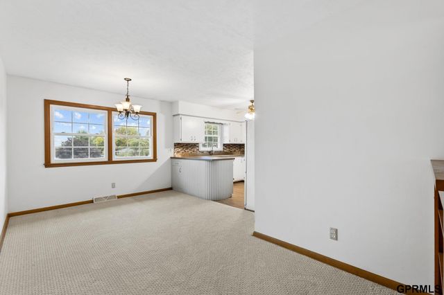 2510 S 49th Street, Omaha, NE 68106