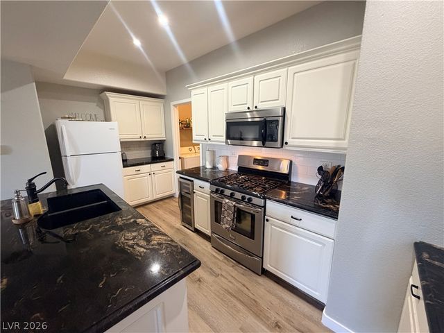 8250 North Grand Canyon Drive 1076, Las Vegas, NV 89166