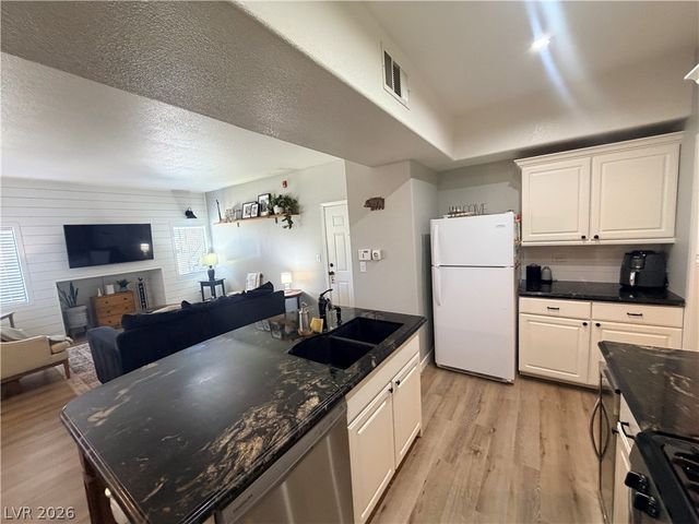 8250 North Grand Canyon Drive 1076, Las Vegas, NV 89166