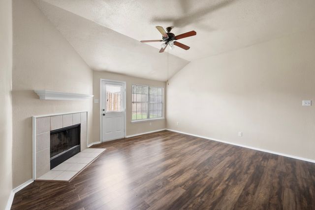 812 Sierra Circle, Burleson, TX 76028