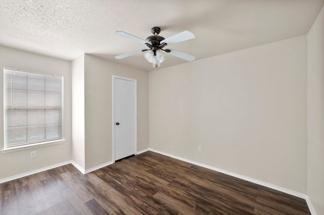 812 Sierra Circle, Burleson, TX 76028