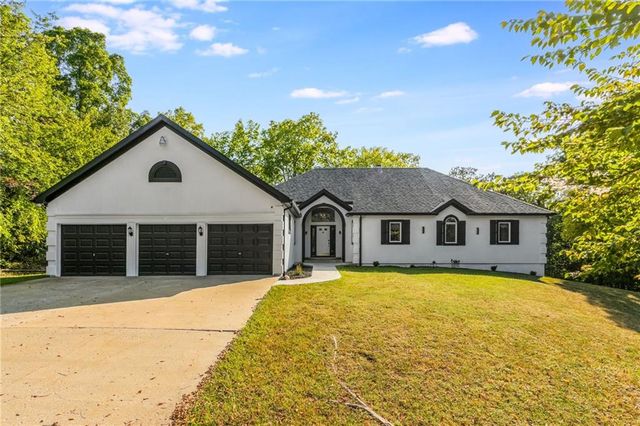 1619 Sunrise Drive, Smithville, MO 64089