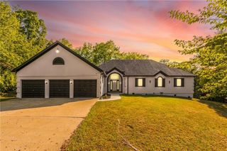 1619 Sunrise Drive, Smithville, MO 64089