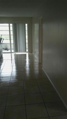 8411 Lagos De Campo Boulevard 303U, Tamarac, FL 33321