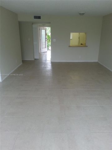 8411 Lagos De Campo Boulevard 303U, Tamarac, FL 33321