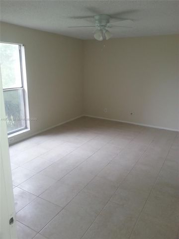8411 Lagos De Campo Boulevard 303U, Tamarac, FL 33321