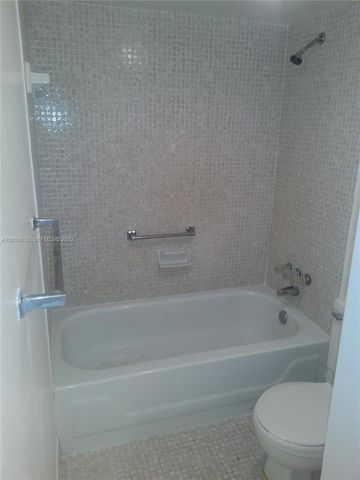 8411 Lagos De Campo Boulevard 303U, Tamarac, FL 33321