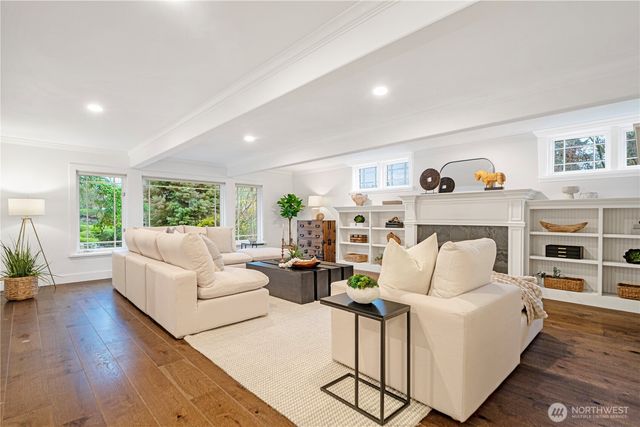 15810 SE 13th St, Bellevue, WA 98008