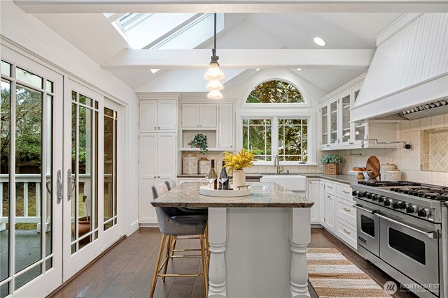 15810 SE 13th St, Bellevue, WA 98008