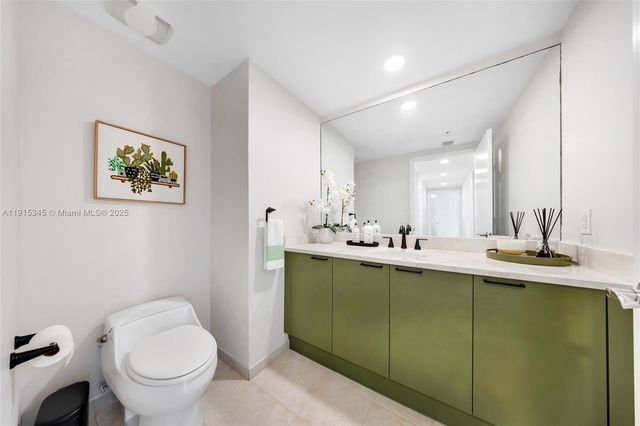 14951 Royal Oaks Ln 901, North Miami, FL 33181