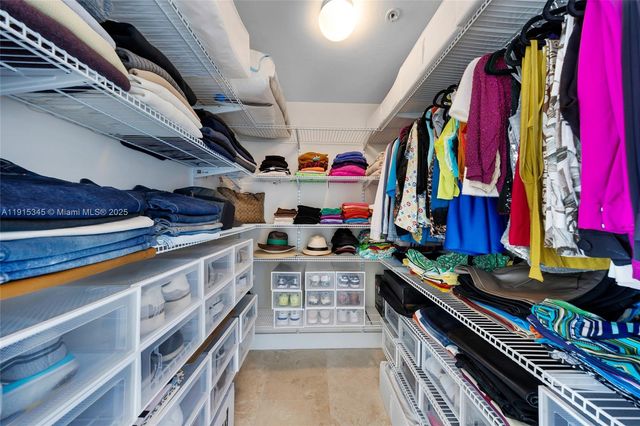 14951 Royal Oaks Ln 901, North Miami, FL 33181