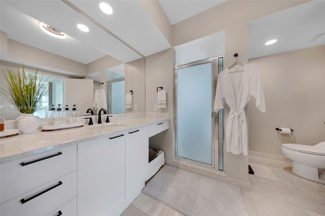 14951 Royal Oaks Ln 901, North Miami, FL 33181