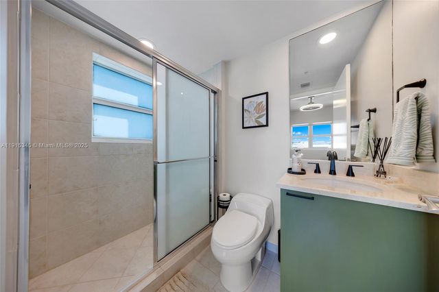 14951 Royal Oaks Ln 901, North Miami, FL 33181