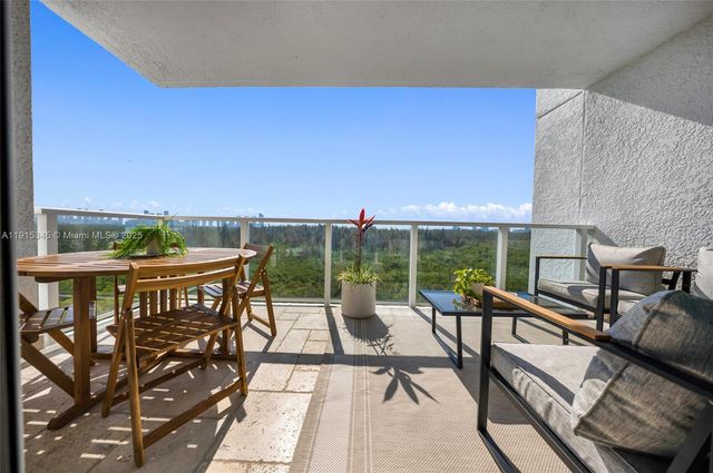 14951 Royal Oaks Ln 901, North Miami, FL 33181